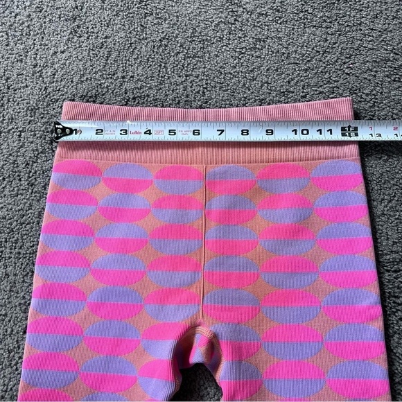 Fabletics Vanessa Hudgens patterned Seamless High-Waisted 9'' Short size small - Picture 7 of 10